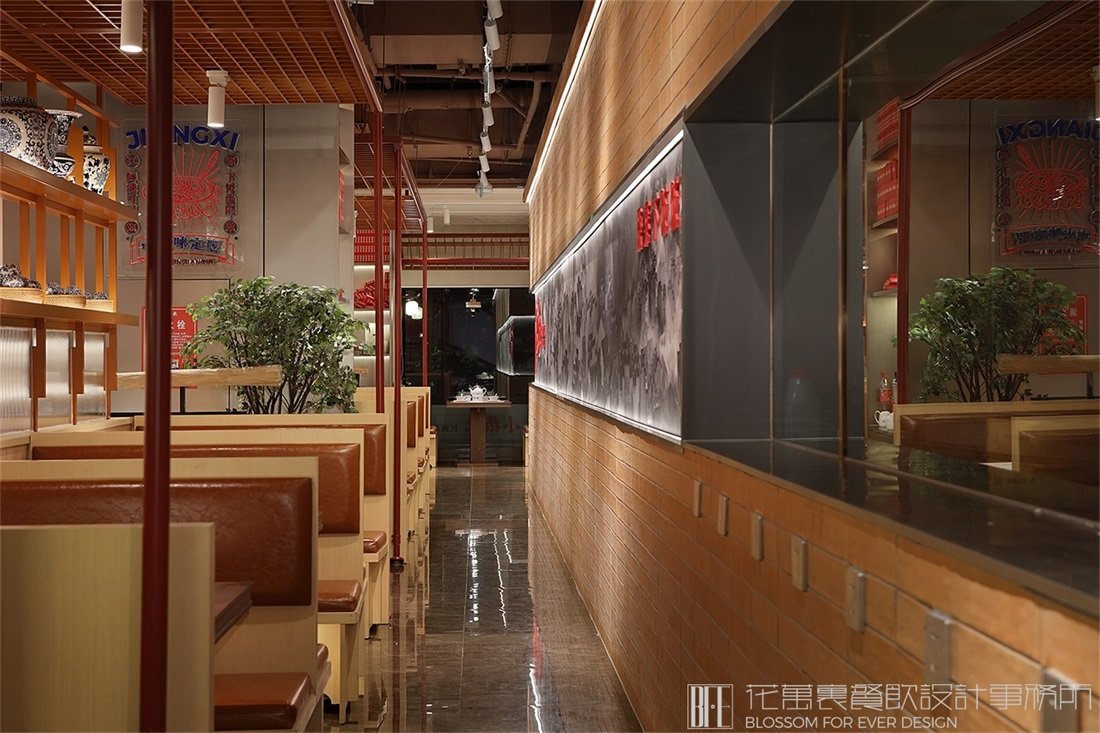 開餐廳要確定餐廳規(guī)模！